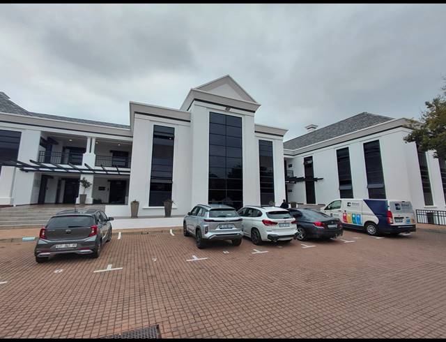 4,076M² OFFICE FOR SALE IN BRYANSTON
